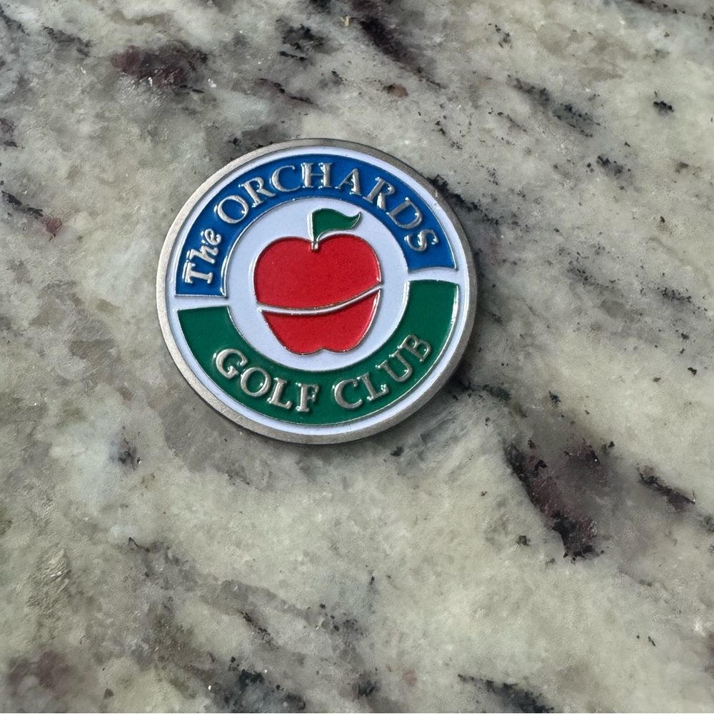 The Orchards Golf Club Blue Green Apple‎ Logo Ball Marker